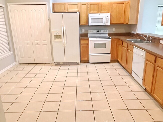 Building Photo - GREAT 3/2 HOME IN WATERSIDE SOUTHEAST ORLANDO