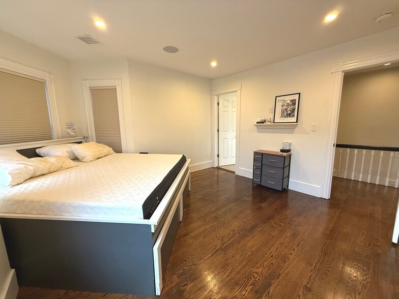 Building Photo - 52 Brastow Ave