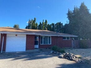 Building Photo - r115/119vDuplex
