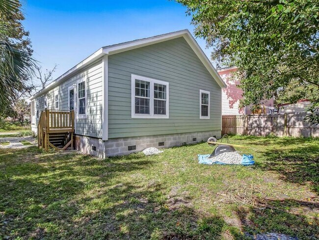 Building Photo - Historic Downtown Fernandina Home! Close t...