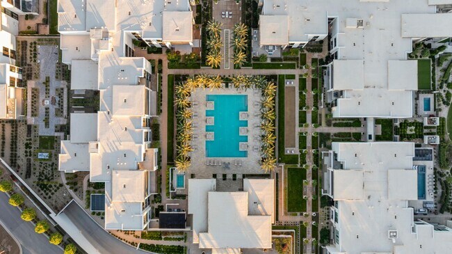 Building Photo - 6587 N Palmeraie Blvd