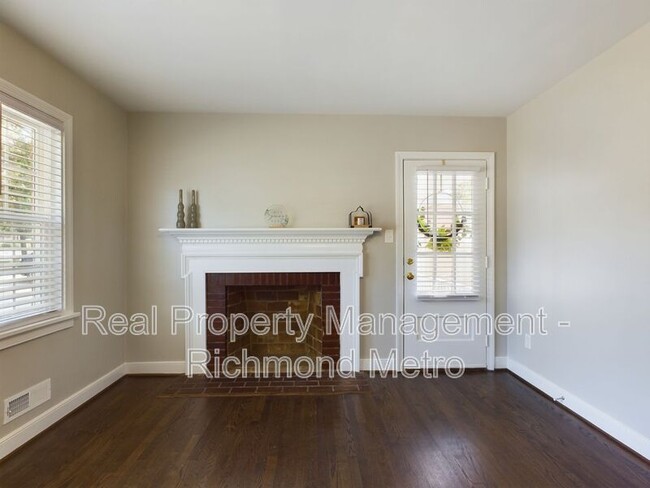 Building Photo - 709 N Parham Rd
