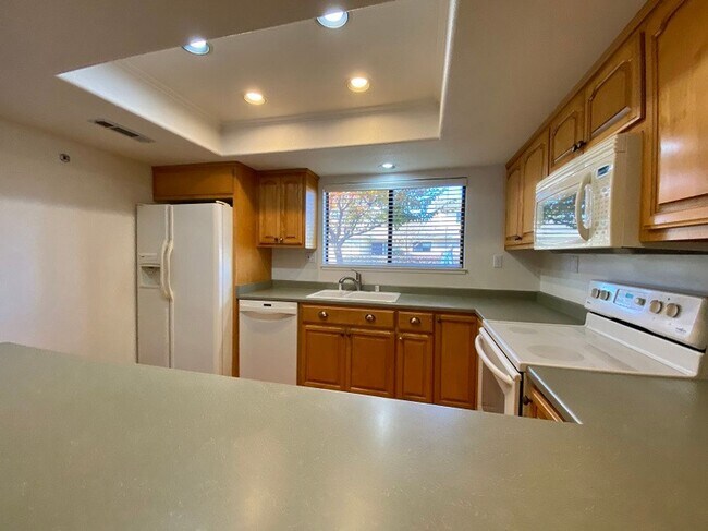 Building Photo - Spacious Condo in a Desirable Private Community