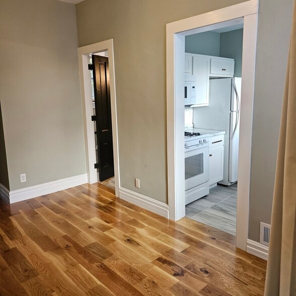 Living room - 811 Tyler St