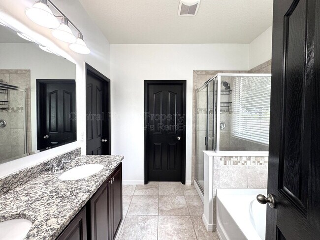 Building Photo - 11860 Thatcher Ave