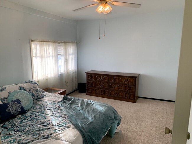 Building Photo - Great 4 bed 2 bath Mobile