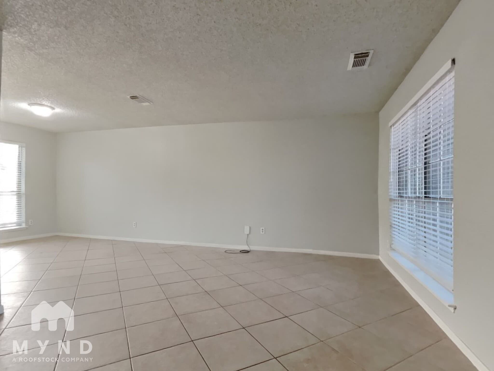 Building Photo - 18163 Holly Green Dr