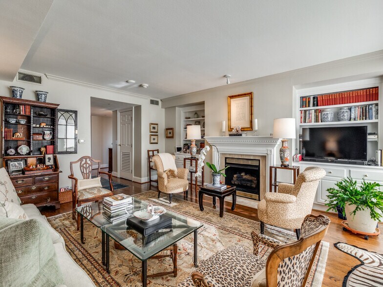 Building Photo - 4242 Lomo Alto Dr