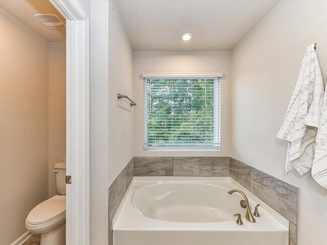 Building Photo - 5661 De Vere Dr