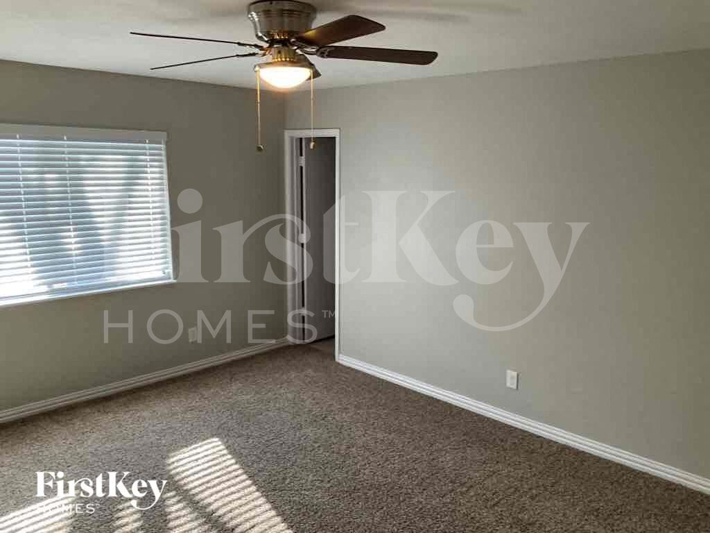 Building Photo - 1005 Loving Trail