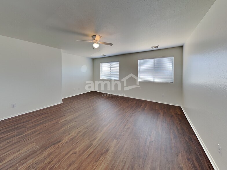 Building Photo - 6727 W Desert Ln