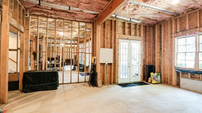 Building Photo - Fully Furnished 4 Bedroom, 3.5 Bath w/ 3 Car Garage and Unfinished Basement in Governors Club