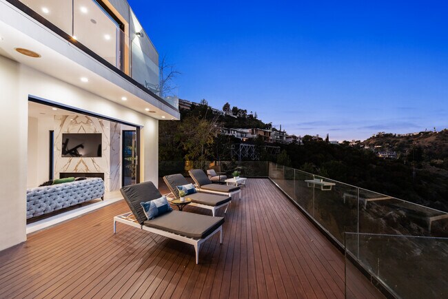 Building Photo - 7567 Hermes Dr