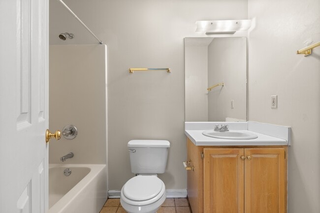 Building Photo - 717 Yeager Ln