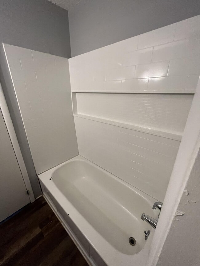 Building Photo - 122 S-24-740