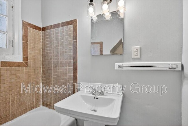 Building Photo - 46 N Harvey Ave