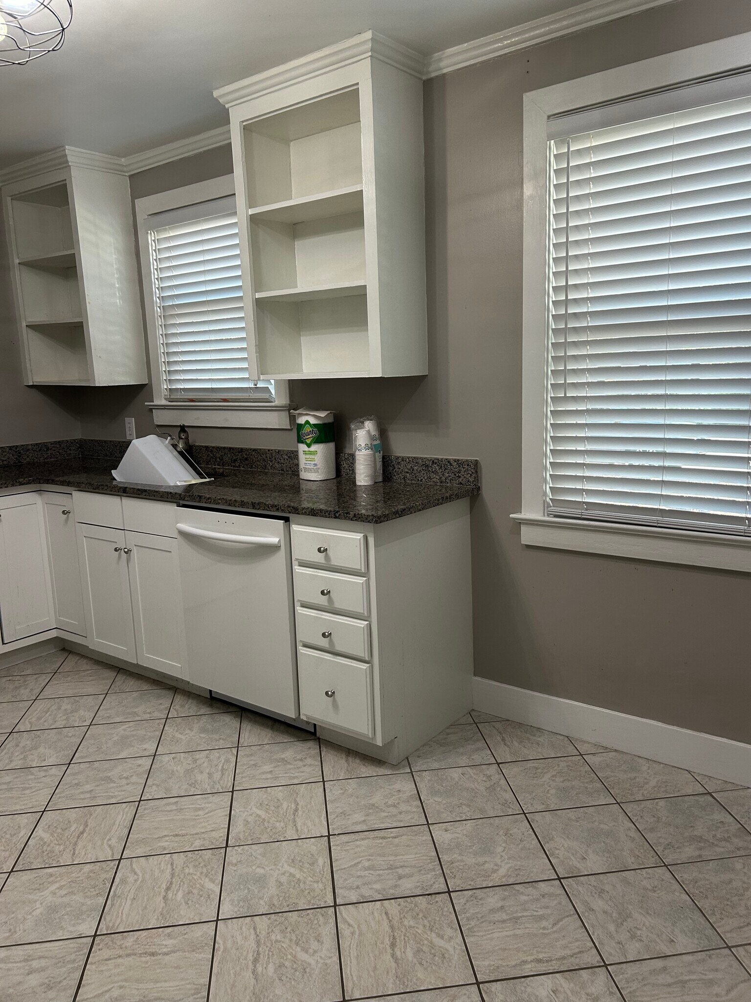 Building Photo - 661 Adluh St