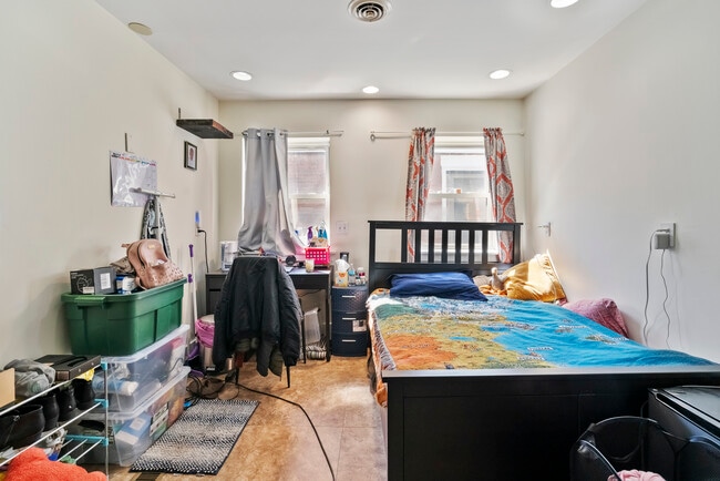 Building Photo - 2120 E Carson St