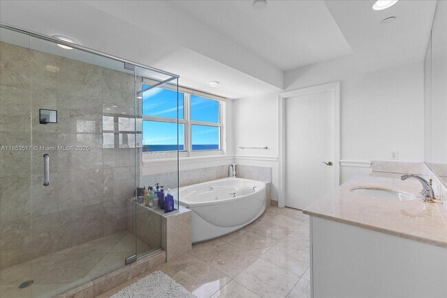 Building Photo - 20201 E Country Club Dr