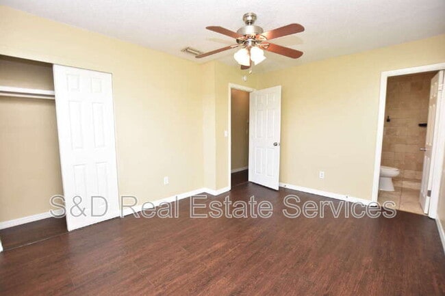 Building Photo - 4615 San Antonio Dr