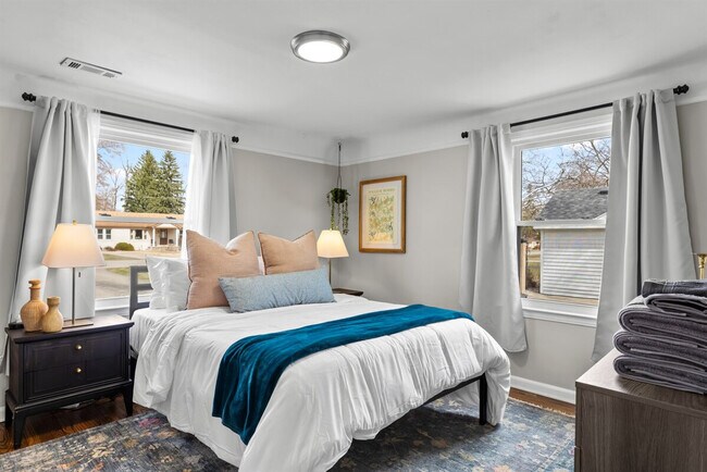 Building Photo - 8254 Mary Ann Ave