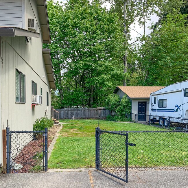 Building Photo - Edgewood Duplex