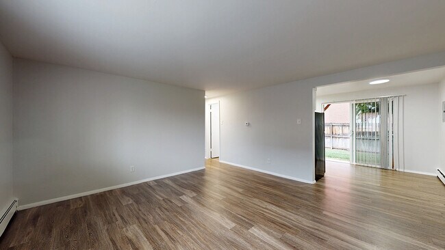 Building Photo - South Majestic