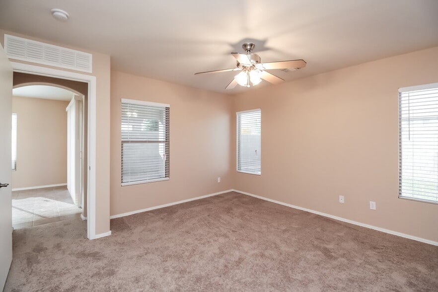 Building Photo - 39670 N Kristy Ln