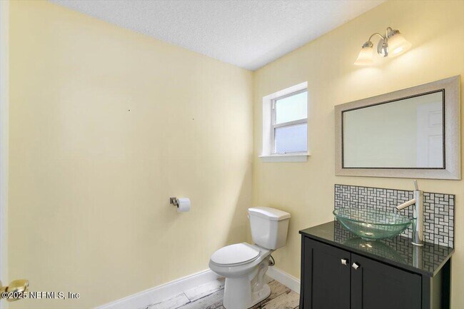 Building Photo - 217 7th Ave S