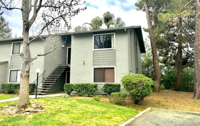 Building Photo - 1 bed 1 bath Condo in Benicia -- COMING SO...