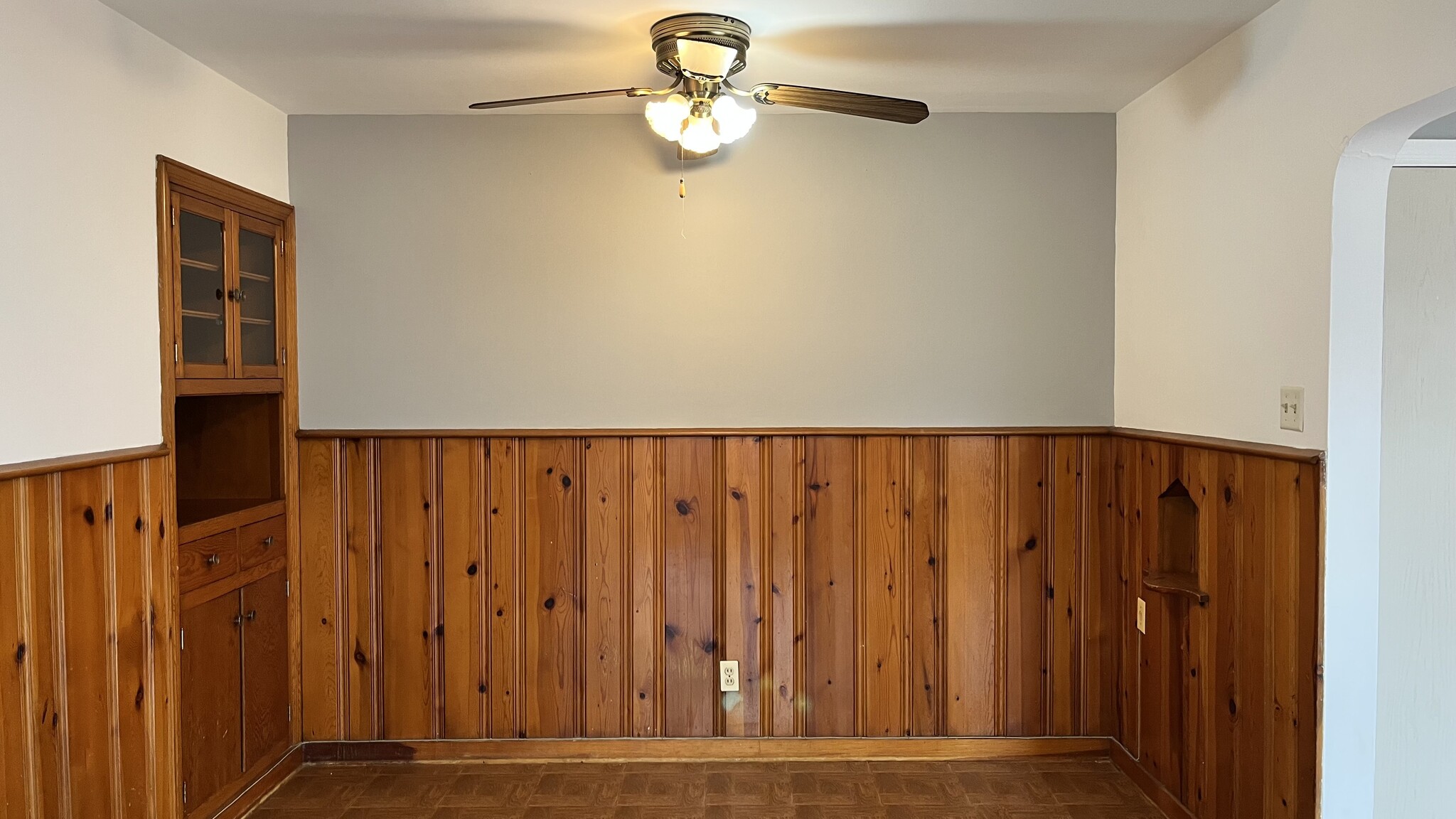 Building Photo - 3085 Glenmore Ave