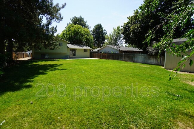Building Photo - 698 Berwick Dr