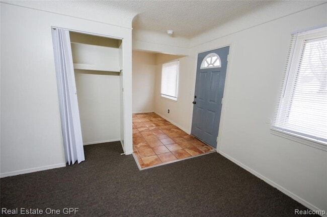 Building Photo - 14960 Alberta Ave