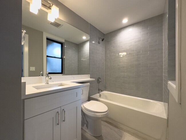 Building Photo - 3946 N Janssen Ave