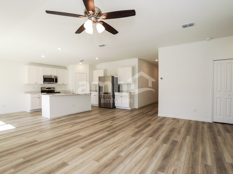 Building Photo - 2965 Grand Finale St