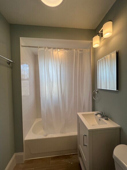 Building Photo - 3 Mossland St