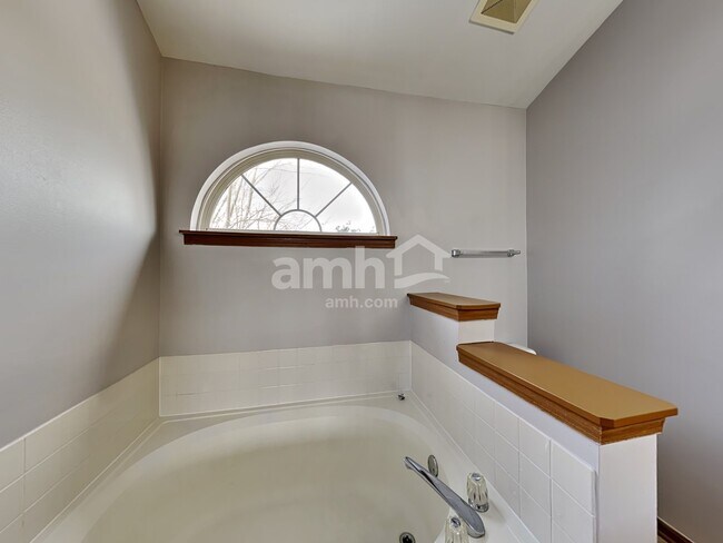 Building Photo - 12 W Country Walk Dr