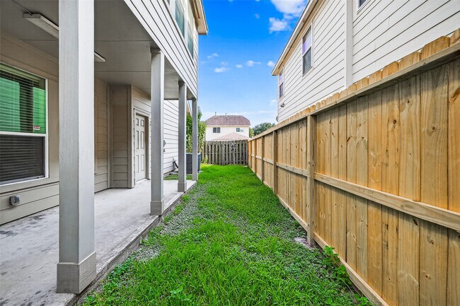 Building Photo - 7522 Autumn Sun Dr