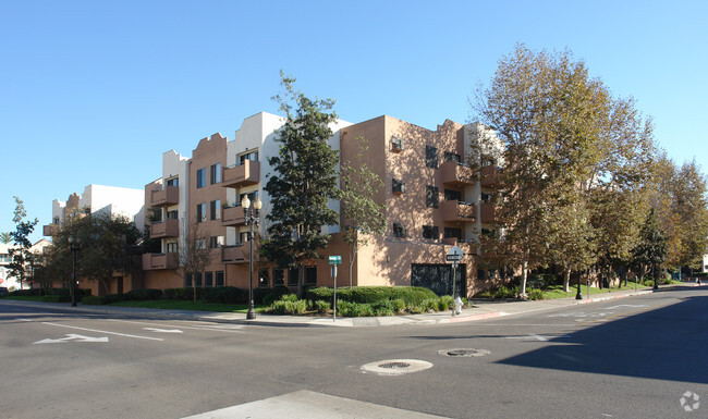 Building Photo - Garden Court Apartments