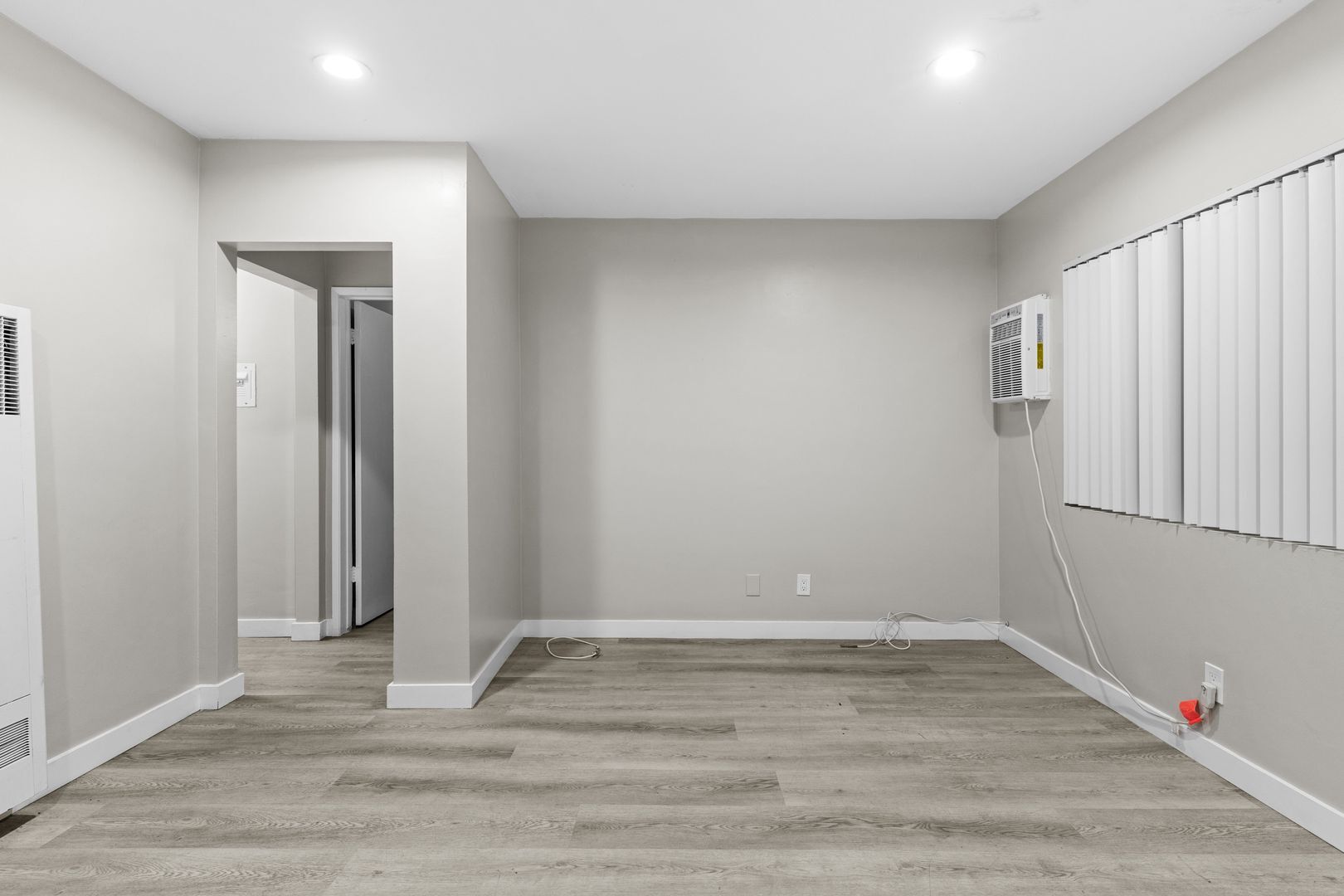 Building Photo - 113 S Lillie Ave