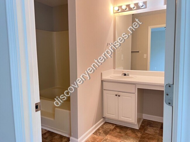 Building Photo - 3/2.5 in College Park! 1st month's rent FREE with 13-month lease!!