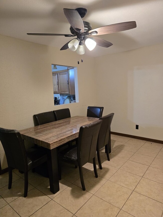 Building Photo - 713 Lariat Loop