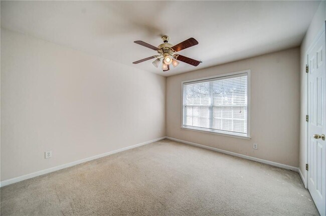 Building Photo - 853 Van Briggle Path NE