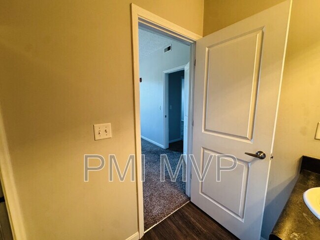 Building Photo - 904 Taylor Station Rd