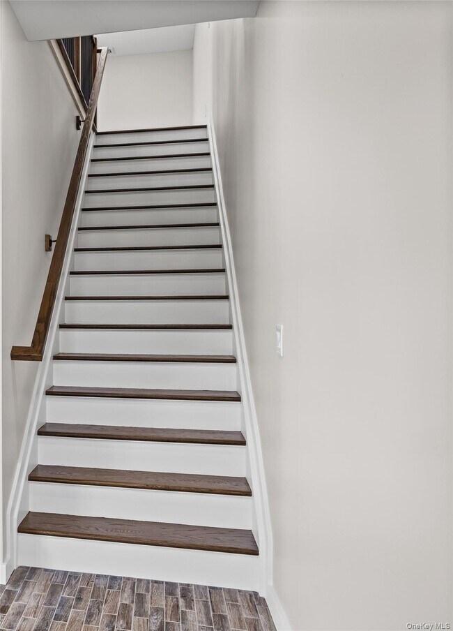 Building Photo - 42 Lamport Ave