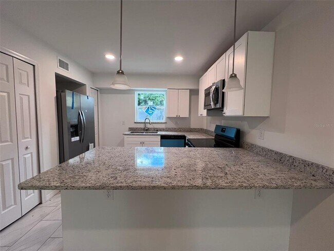 Building Photo - 5317 Curry Ford Rd