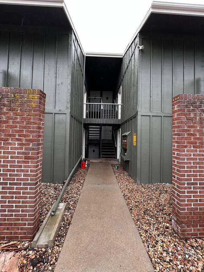 Interior Photo - Dartmouth129 (KC-AM)