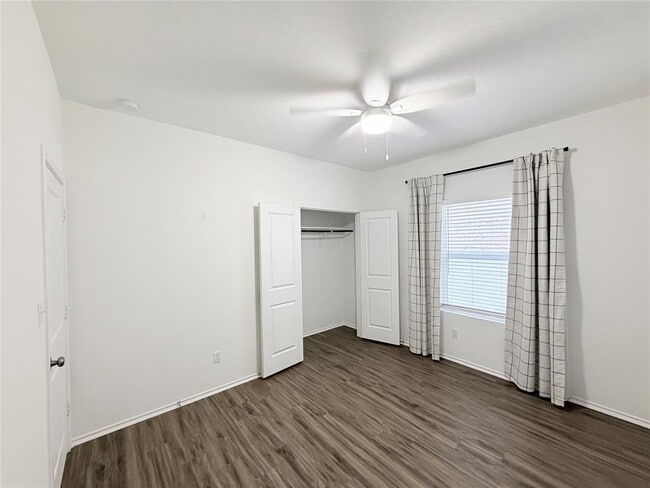 Building Photo - 928 Legends Ln