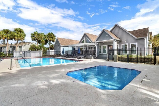 Building Photo - Newly Renovated 2/1 Condo ~ Gated Community near Tuskawilla!