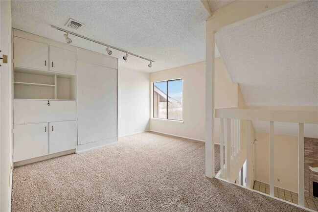 Building Photo - 12033 Bob White Dr